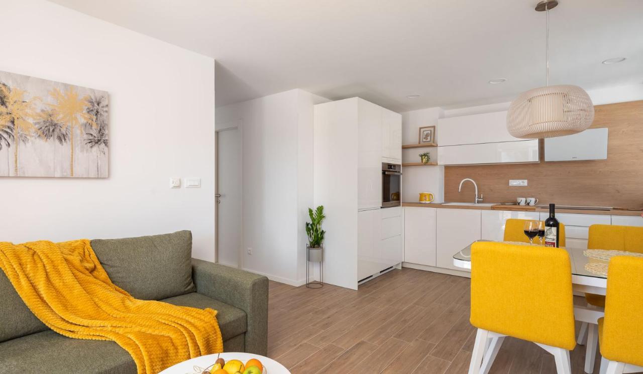 New & Modern Apartment Aa Split Exterior photo